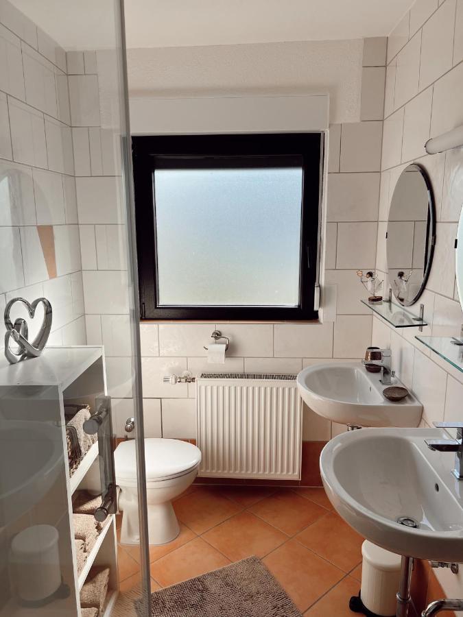 Ferienwohnung Moselflair Mit Direktem Blick Auf Die Mosel Und Weinberge Oberfell Bagian luar foto