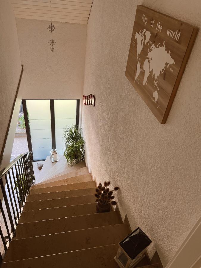 Ferienwohnung Moselflair Mit Direktem Blick Auf Die Mosel Und Weinberge Oberfell Bagian luar foto