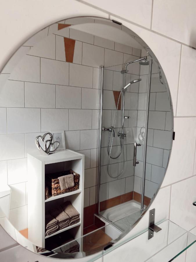 Ferienwohnung Moselflair Mit Direktem Blick Auf Die Mosel Und Weinberge Oberfell Bagian luar foto
