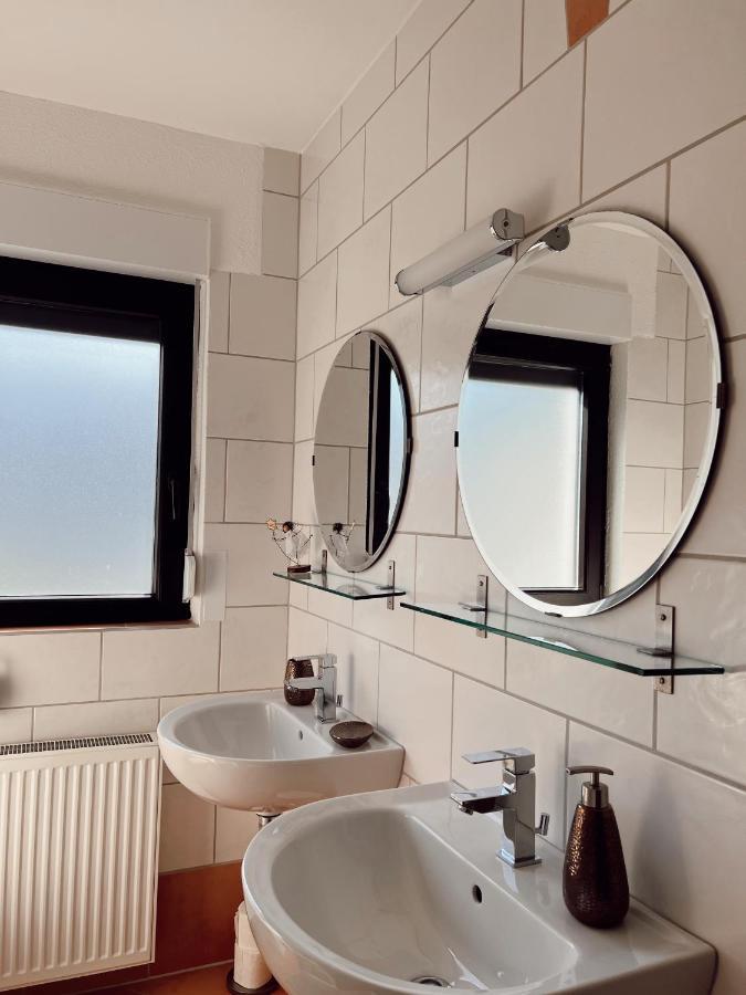 Ferienwohnung Moselflair Mit Direktem Blick Auf Die Mosel Und Weinberge Oberfell Bagian luar foto